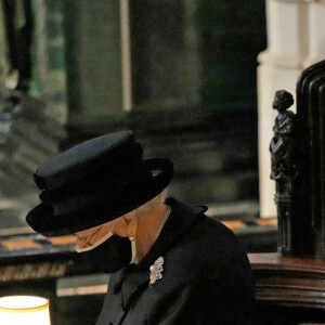 La reine Elisabeth II d'Angleterre et Le prince Andrew, duc d'York, - Funérailles du prince Philip, duc d'Edimbourg à la chapelle Saint-Georges du château de Windsor, Royaume Uni, le 17 avril 2021. 