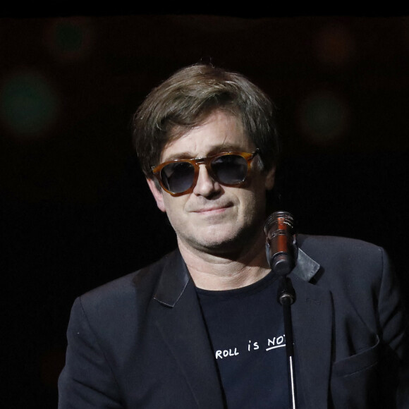 Exclusif - Thomas Dutronc lors de la soirée L'année de la déprime (et même un peu plus...) aux Folies Bergère à Paris le 29 novembre 2021. © Alain Guizard / Bestimage 