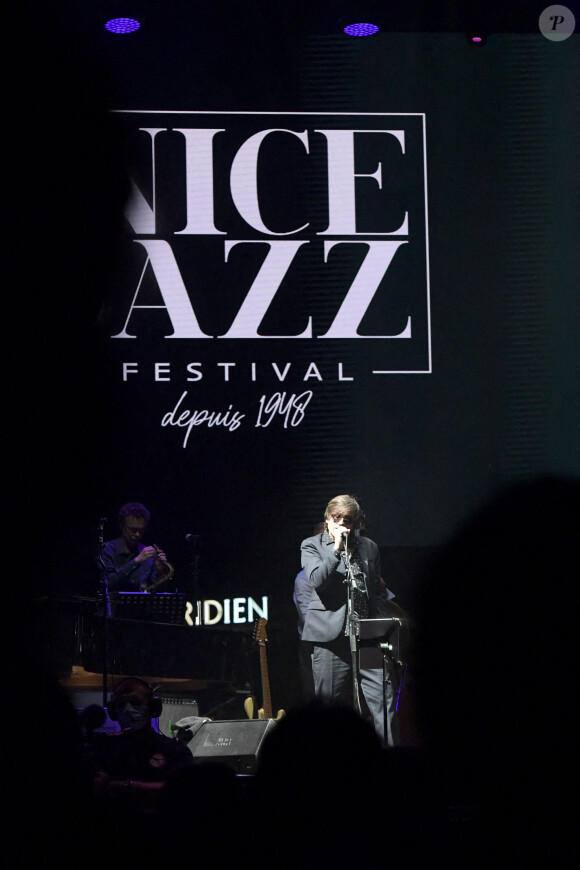 Thomas Dutronc sur scène lors du festival "Jazz Nice", le 13 juillet 2021. © Bruno Bebert/Bestimage 