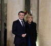 Le président Emmanuel Macron et Brigitte Macron au palais de l'Elysée à Paris © Federico Pestellini / Panoramic / Bestimage 