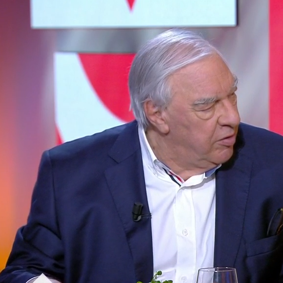 Julie Depardieu évoque son astuce pour ne pas oublier son texte sur Alexandra Ehle dans C à Vous