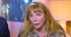 Julie Depardieu évoque son astuce pour ne pas oublier son texte sur Alexandra Ehle dans C à Vous
