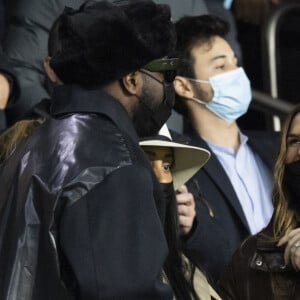 Gims et Vitaa au match de Ligue 1 Uber Eats "PSG - Monaco (2-0)" au Parc des Princes à Paris le 12 décembre 2021. © Cyril Moreau/Bestimage