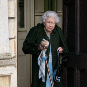 La reine Elisabeth II quitte Sandringham House, qui est la résidence de la reine à Norfolk, après une réception avec des représentants de groupes communautaires locaux pour célébrer le début du Jubilé de platine. 