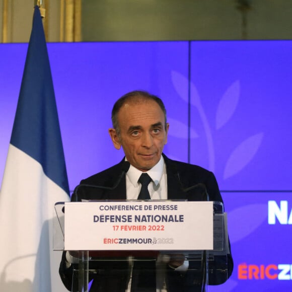 Eric Zemmour, candidat du parti Reconquête! à l'élection présidentielle 2022, donne une conférence de presse sur son progrmme de défense nationale à Paris le 17 février 2022.