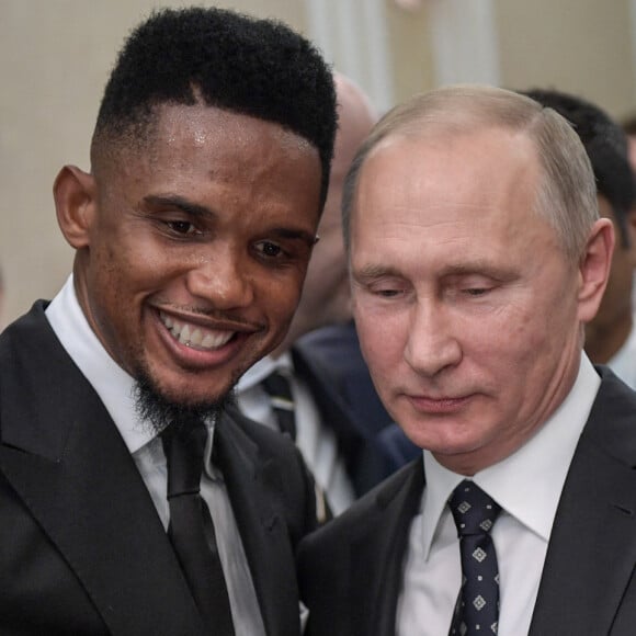 Samuel Eto'o et Vladimir Poutine - Tirage de la coupe du monde de Football 2018 en Russie à Moscou le 1er decembre 2017.