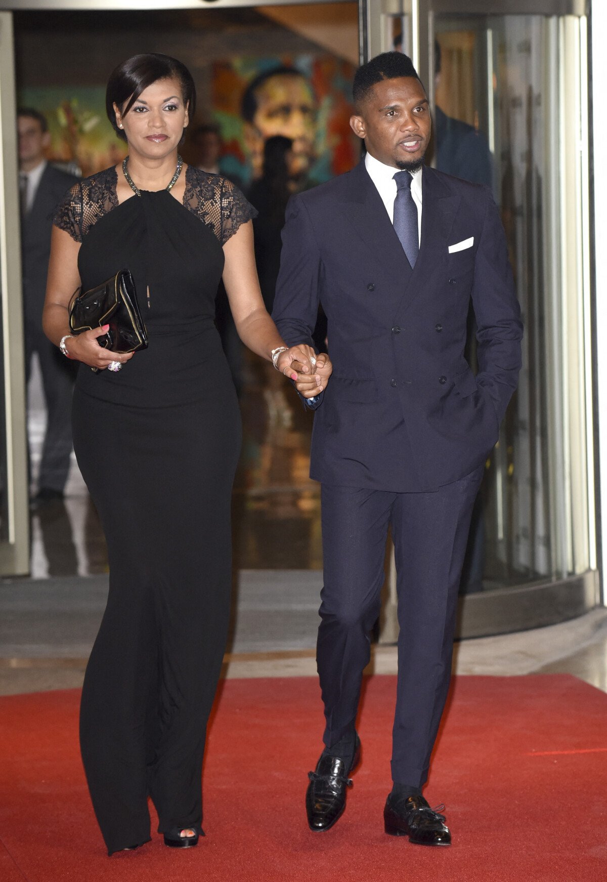 Photo : Samuel Etoo et sa femme Georgette - Mariage de Lionel Messi et de  Antonella Roccuzzo au City Center à Rosario, le 30 juin 2017. - Purepeople