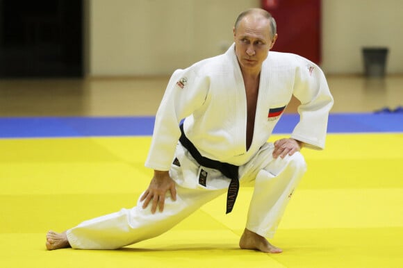 Vladimir Poutine faisant du judo à Sochi en Russie en 2019