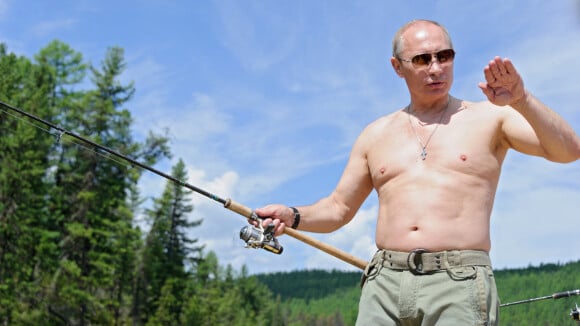 Vladimir Poutine : Pourquoi le dirigeant russe passe-t-il son temps à poser torse nu ?