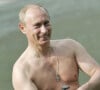 Vladimir Poutine : le président russe en train de pêcher au bord de la rivière Khemchik en Russie le 13 août 2007