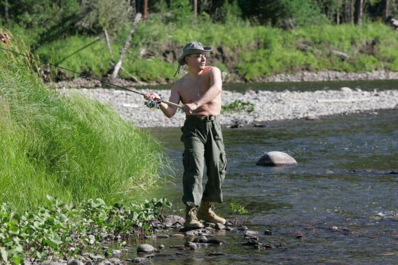 Russian President Vladimir Putin casts his fishing rod while fishing on Lake Tere-Khol in Republic of Tuva, Russia in August 13, 2007. Photo Dmitry Astakhov/Itar-Tass/ABACAPRESS.COM 