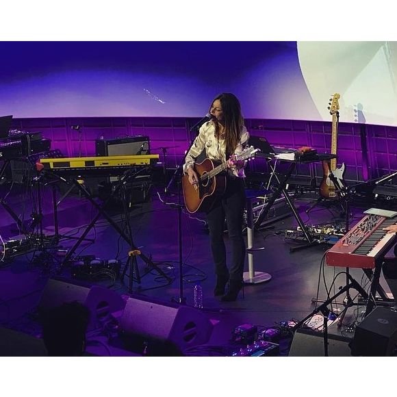 Rose, une chanteuse qui enchaîne les coups durs. @ Instagram / Rose Keren
