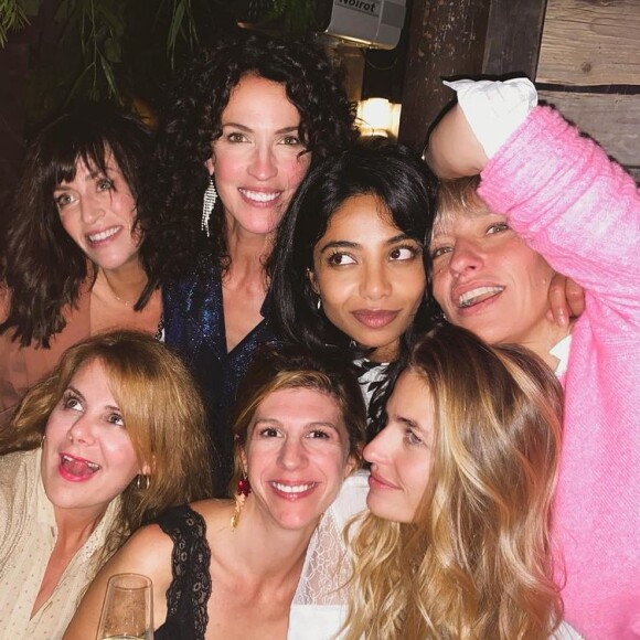 Anne Caillon, Ariane Séguillon, Linda Hardy, Juliette Tresanini, Rani Bheemuck, Julie Debazac et Solène Hébert - Linda Hardy fête son anniversaire avec le cast de la série "Demain nous appartient". Le 16 octobre 2021.