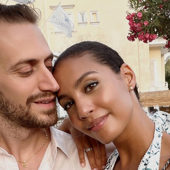 Chloé Mortaud (ex-Miss France) est l'heureuse maman de deux enfants !