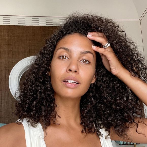 Chloé Mortaud (ex-Miss France) est l'heureuse maman de deux enfants !