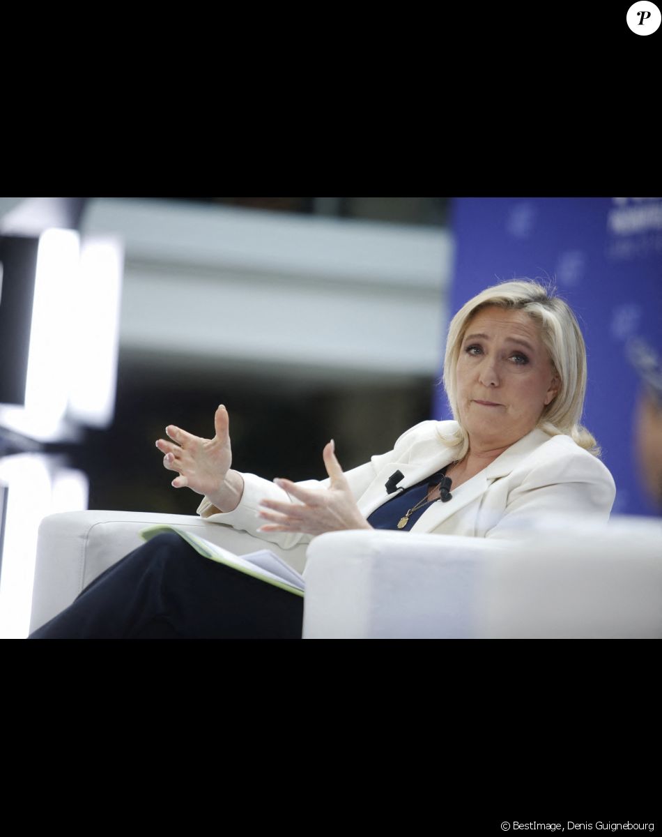 La candidate du Rassemblement National (RN) à l'élection présidentielle 2022, Marine Le Pen lors de la REF Présidentille du Mouvement des entreprises de France (MEDEF) à la Station F à Paris, France, le 21 février 2022. © Denis Guignebourg/Bestimage