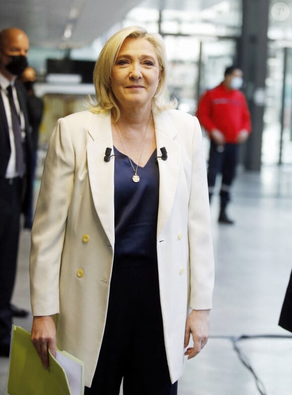 La candidate du Rassemblement National (RN) à l'élection présidentielle 2022, Marine Le Pen lors de la REF Présidentille du Mouvement des entreprises de France (MEDEF) à la Station F à Paris, France, le 21 février 2022. © Denis Guignebourg/Bestimage 