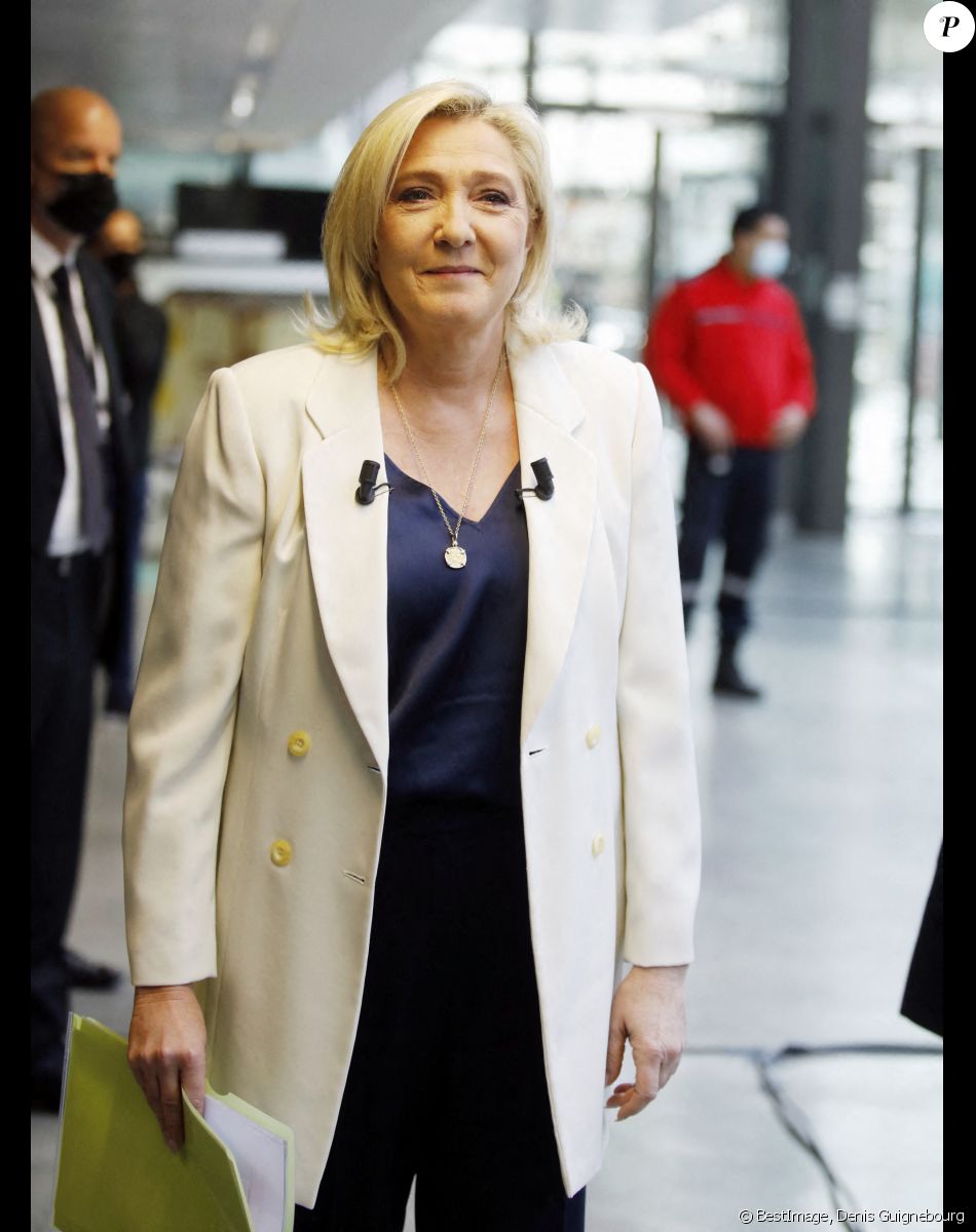 La candidate du Rassemblement National (RN) à l'élection présidentielle 2022, Marine Le Pen lors de la REF Présidentille du Mouvement des entreprises de France (MEDEF) à la Station F à Paris, France, le 21 février 2022. © Denis Guignebourg/Bestimage