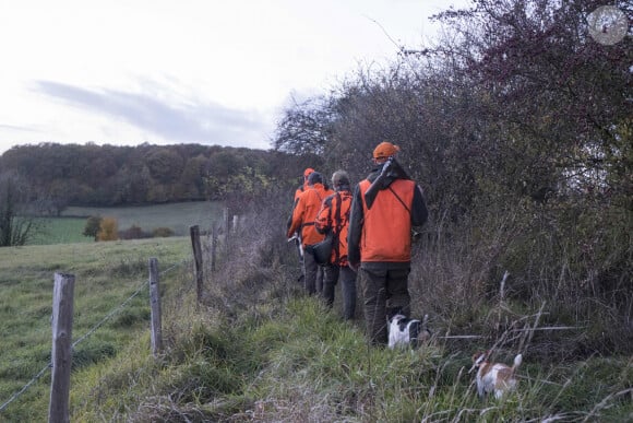 Chasse, chasseurs des chiens sur un chemin de campagne en automne - Photo de Benard/ANDBZ/ABACAPRESS.COM