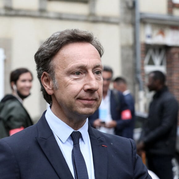 Stéphane Bern lors d'une rencontre avec les habitants de Illiers-Combray en Eure-et-Loir après la visite du Musée Marcel Proust - Maison de Tante Léonie le 15 septembre 2021. © Stéphane Lemouton / Bestimage 