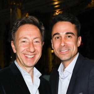 Stéphane Bern et son compagnon Yori Bailleres - Inauguration de la statue de cire de "Muriel Robin et Pierre Palmade" au musée Grévin à Paris le 25 octobre 2021. © Coadic Guirec/Bestimage