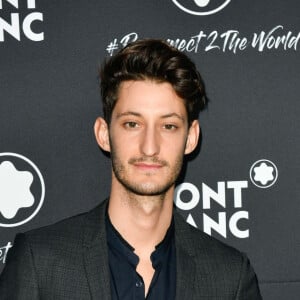 Pierre Niney au photocall de la soirée Montblanc "To Berlin and Beyond with Montblanc: Reconnect To The World" au théâtre Metropol à Berlin, Allemagne, le 24 avril 2019. 