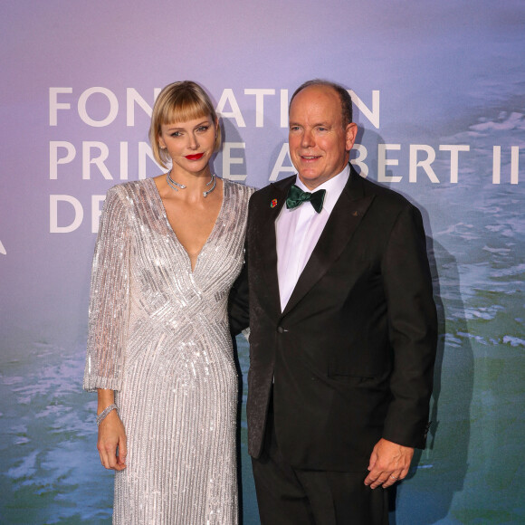 Le prince Albert II de Monaco et la princesse Charlène (bijoux Repossi) lors du photocall du gala "Monte-Carlo Gala for Planetary Health" organisé par la Fondation Prince Albert II de Monaco le 24 septembre 2020. © Jean-Charles Vinaj / Pool Monaco / Bestimage