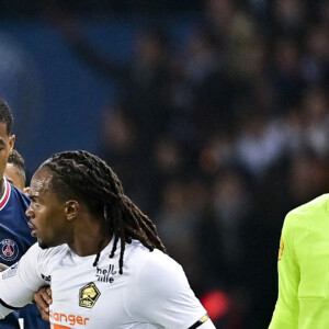 Angel Di Maria (PSG) Neymar Jr (PSG) / Marquinhos (PSG) Renato Sanches (Losc) - Match de Ligue 1 Uber Eats Psg (2) - Lille(1) au Parc des Princes à Paris le 29 octobre 2021. © JB Autissier/PanoramicBestimage