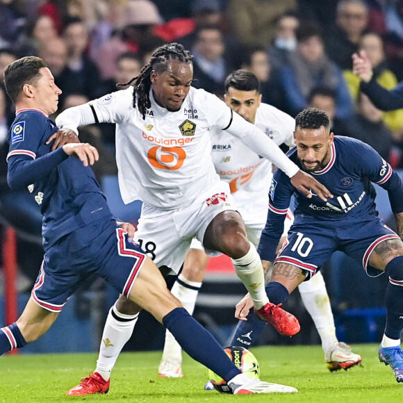 Renato Sanches (Losc) vs Neymar Jr (PSG) / Julian Draxler (PSG) - Match de Ligue 1 Uber Eats Psg (2) - Lille(1) au Parc des Princes à Paris. © JB Autissier/PanoramicBestimage