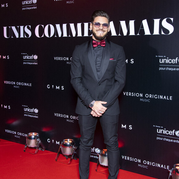 Rayane Bensetti au photocall de la soirée "Unis comme jamais" au profit de l'Unicef, au pavillon Cambon à Paris. Le 8 novembre 2021 © Pierre Perusseau / Bestimage 