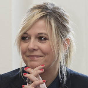 Flavie Flament lors de la remise du rapport de la mission de consensus sur les délais de prescription applicables aux crimes sexuels commis sur les mineurs au ministère à Paris