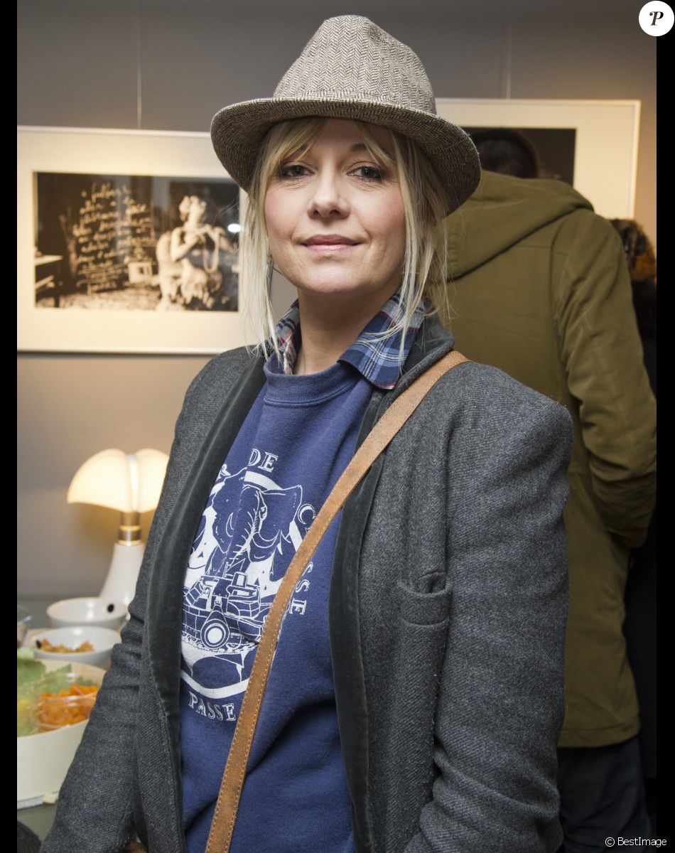 Flavie Flament - Vernissage de l'exposition "Gainsbourg For Ever" à la galerie Hegoa à Paris. Le 2 avril 2015