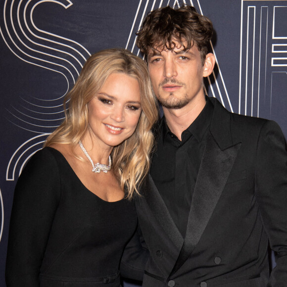 Virginie Efira et Niels Schneider sur le tapis rouge de la 47e cérémonie des César, à l'Olympia à Paris.