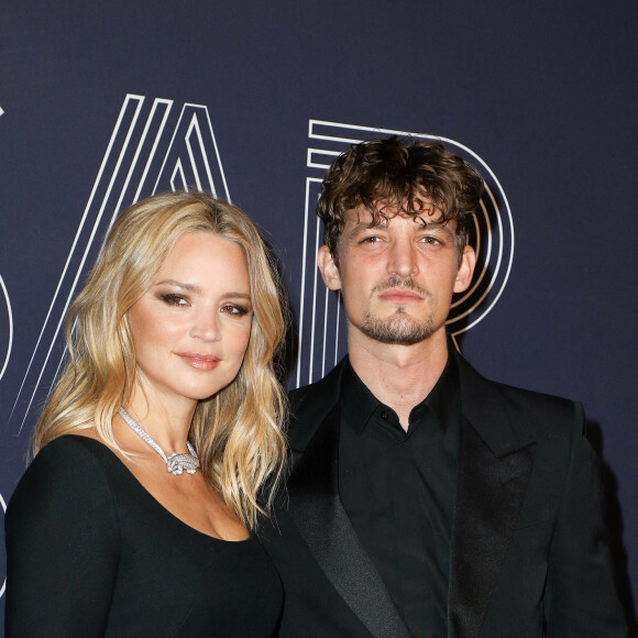 Virginie Efira et son compagnon Niels Schneider (en YSL) - Photocall de la 47ème édition de la cérémonie des César à l'Olympia à Paris, le 25 février 2022. © Borde-Jacovides/Bestimage 