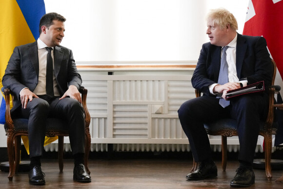 Le président ukrainien Volodymyr Zelenskyy assiste à une réunion avec le Premier ministre Boris Johnson à la Conférence sur la sécurité de Munich, à Munich, Allemagne, le 19 février 2022. 