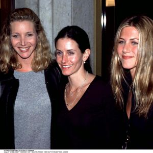 Lisa Kudrow, Courtney Cox et Jennifer Aniston à la première du film "3 To Tango" à Los Angeles le 20 octobre 1999.