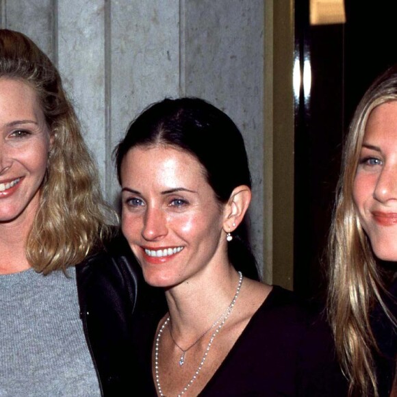 Lisa Kudrow, Courtney Cox et Jennifer Aniston à la première du film "3 To Tango" à Los Angeles le 20 octobre 1999.