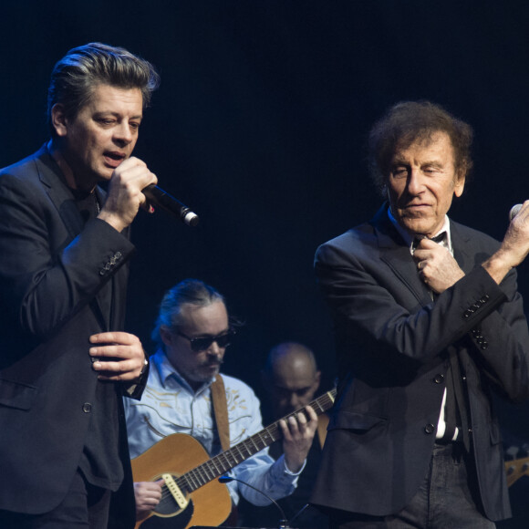 Benjamin Biolay et Alain Souchon - Concert du 13ème Gala 2018 de l'Association pour la Recherche sur Alzheimer à la salle Pleyel à Paris le 12 février 2018. L'intégralité des bénéfices de cette soirée servira à financer la recherche sur la maladie d'Alzheimer. © Coadic Guirec-Pierre Perusseau/Bestimage