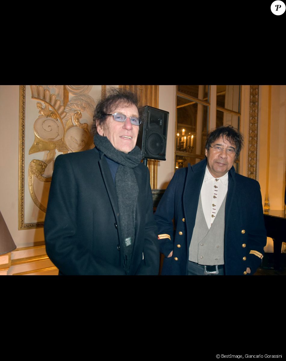 Alain Souchon et Laurent Voulzy - R. Charlebois a été décoré des insignes de Commandeur de l'ordre des Arts et des Lettres lors d'une cérémonie au Ministère de la Culture à Paris le 12 décembre 2017. © Giancarlo Gorassini/Bestimage