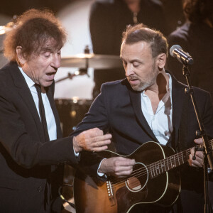 Alain Souchon (Album de l'année "Ames Fifties") et son fils Pierre Souchon - 35ème cérémonie des Victoires de la musique à la Seine musicale de Boulogne-Billancourt, le 14 février 2020. © Cyril Moreau/Bestimage 