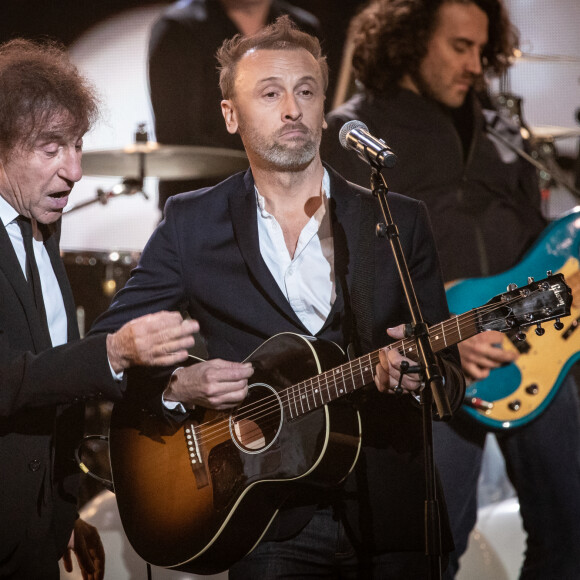 Alain Souchon (Album de l'année "Ames Fifties") et son fils Pierre Souchon - 35ème cérémonie des Victoires de la musique à la Seine musicale de Boulogne-Billancourt, le 14 février 2020. © Cyril Moreau/Bestimage 