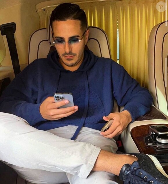 L'Arnaqueur de Tinder, Simon Leviev, s'affiche sans problèmes dans le luxe sur Instagram. @ Simon Leviev