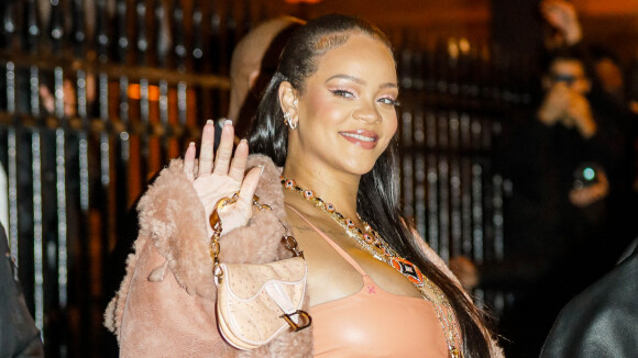 Rihanna enceinte : petite robe en cuir et chaussures à lanières, divine apparition auprès d'ASAP Rocky