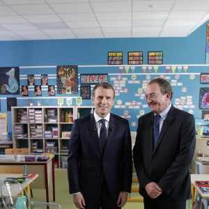 Le président Emmanuel Macron en interview télévisée pour le journal de 13h00 de Jean-Pierre Pernaut de TF1 à Berd'Huis le 12 avril 2018. Yoan Valat / Pool / Bestimage 