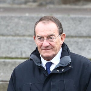 Jean-Pierre Pernaut - Sortie de la cérémonie religieuse des obsèques de Françoise Pernaut (Pillot) en la cathédrale Notre-Dame d'Amiens, France, le 19 octobre 2016, pour l'inhumation au cimetière de Bouvaincourt-sur-Bresle. © Crystal Pictures/Bestimage