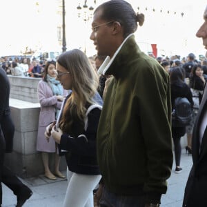 Le chanteur Stromae, se laisse pousser les cheveux, et sa femme Coralie Barbier quittent leur hôtel pour se rendre au défilé de mode "Louis Vuitton" collection prêt-à-porter Printemps-Eté 2017 lors de la Fashion Week de Paris, place Vendôme à Paris, France, le 5 octobre 2016. © Agence/Bestimage 