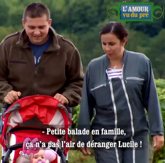 Virginie de "L'amour est dans le pré" présente sa fille Lucile et son compagnon Thomas dans "L'amour vu du pré", lundi 2 septembre 2019, sur M6