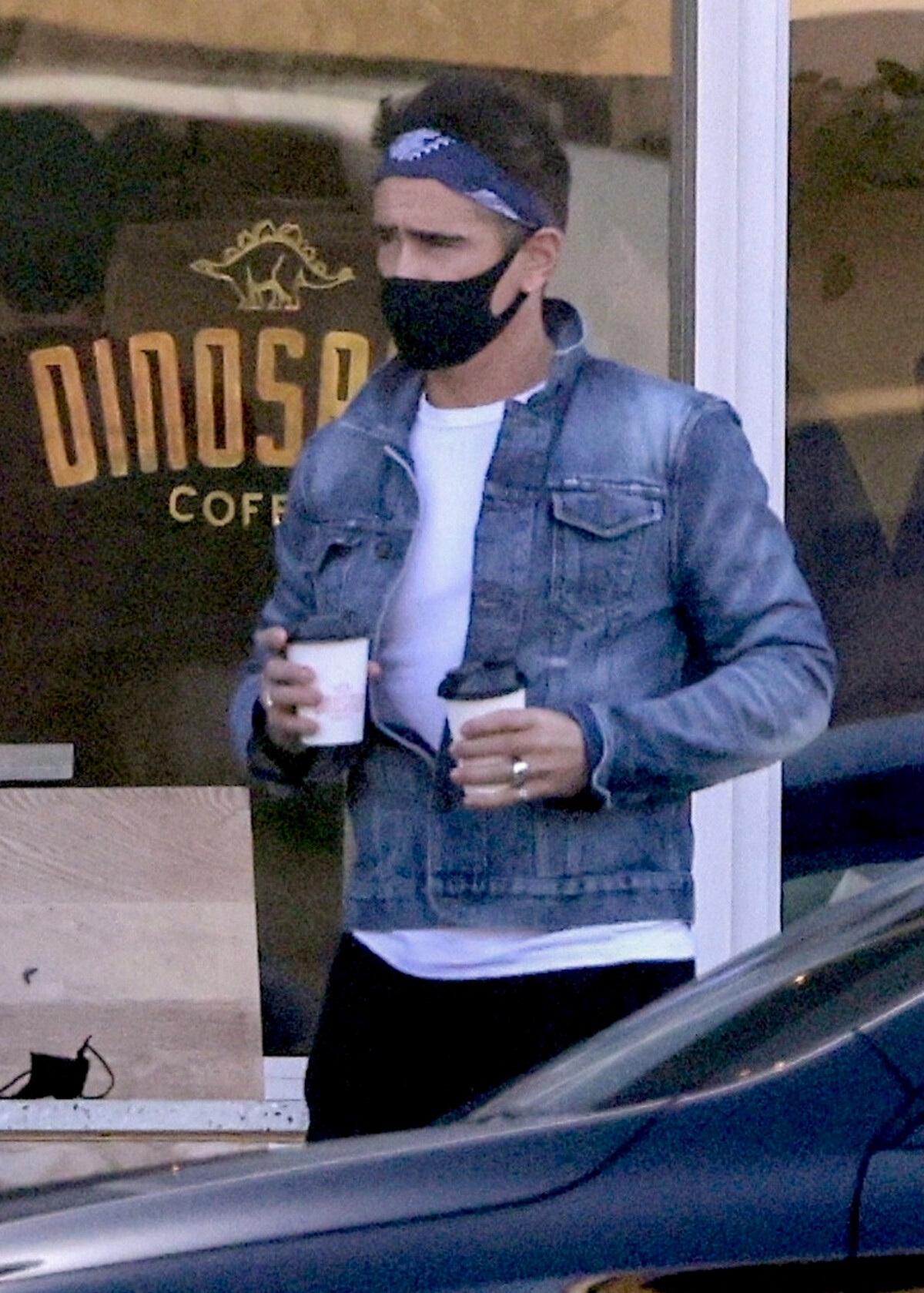Photo : Exclusif - Colin Farrell va se chercher des cafés à emporter à ...