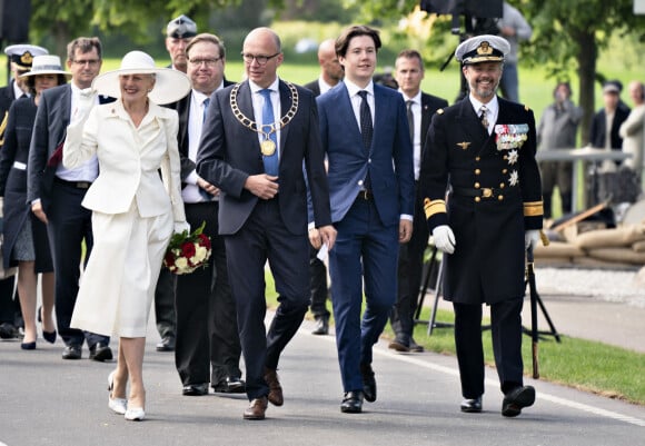 Le prince Christian, le prince Frederik, la reine Margrethe - La famille Royale de Danemark lors de la cérémonie du centenaire de la réunification entre le Danemark et le Jutland du Sud à Frederikshoej le 13 juin 2021.
