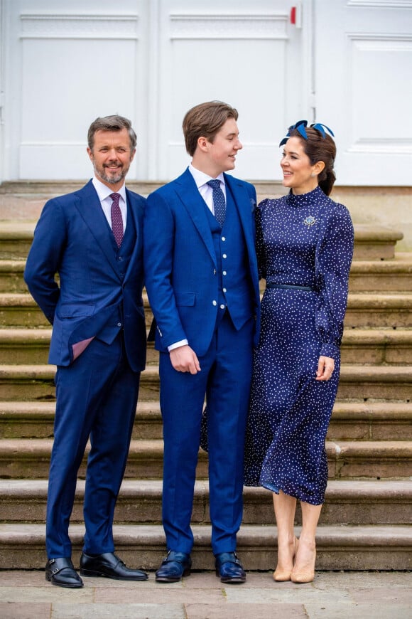 Le prince Frederik, la princesse Mary, et le prince Christian de Danemark - La famille royale du Danemark lors de la confirmation du prince Christian en l'église du château de Fredensborg, Danemark, le 15 mai 2021.